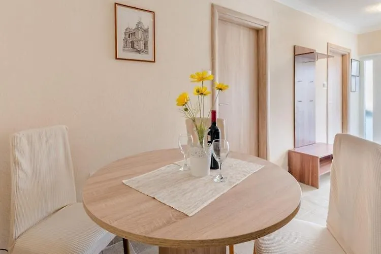 Apartments Fidelis - Two Bedroom Apartment With Terrace And Garden View 7 Trogir