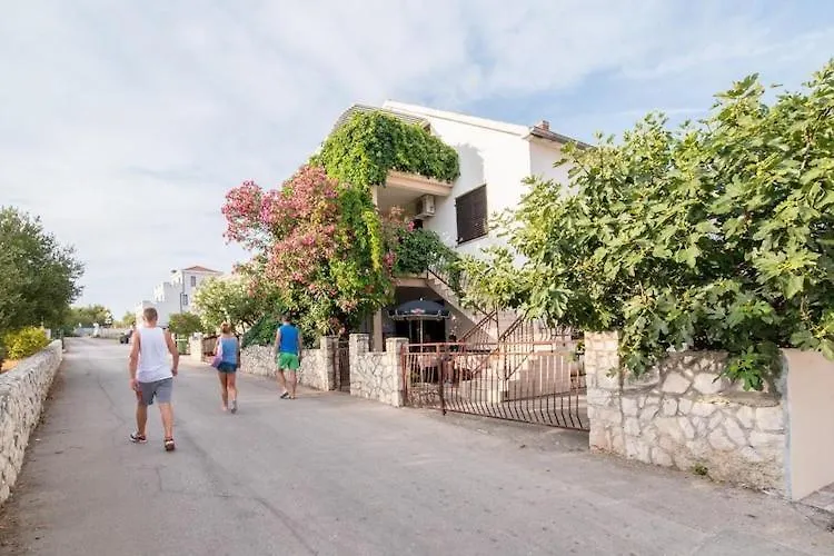 Apartments Fidelis - Two Bedroom Apartment With Terrace And Garden View 7 Trogir
